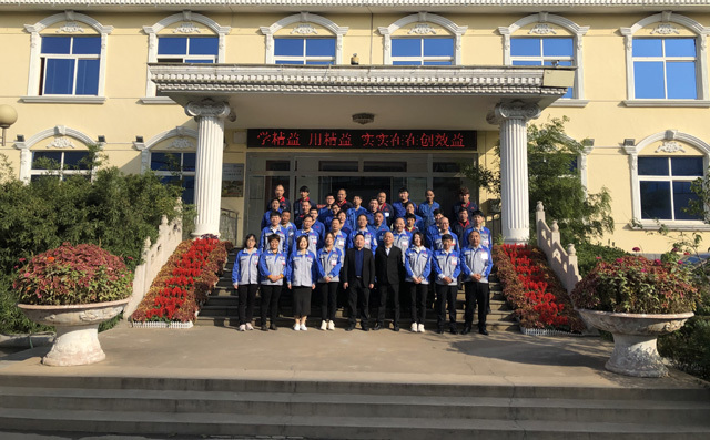 布洛爾數(shù)控切割機(jī)廠家項(xiàng)目組人員合影