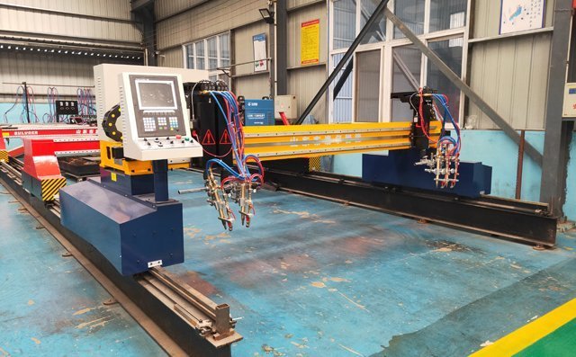 數(shù)控火焰切割機被廣泛應(yīng)用于中厚度鋼板的切割工作。