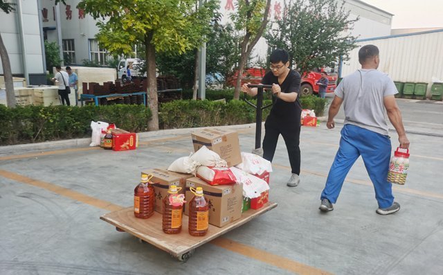 布洛爾公司提前為員工發(fā)放福利 布洛爾公司提前為員工發(fā)放福利