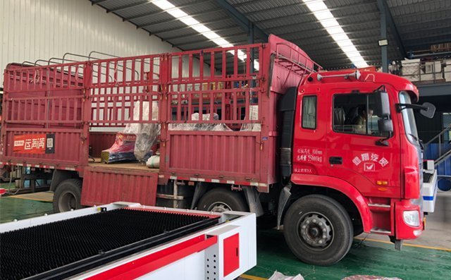 龍門式數(shù)控等離子切割機(jī)裝車發(fā)貨中
