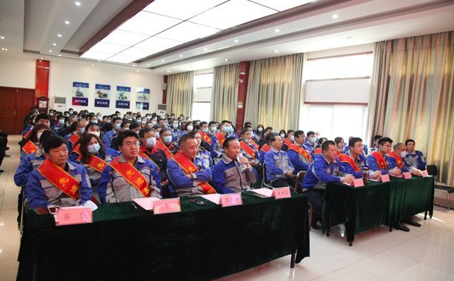 布洛爾激光召開2021年終總結(jié)暨優(yōu)秀員工表彰大會